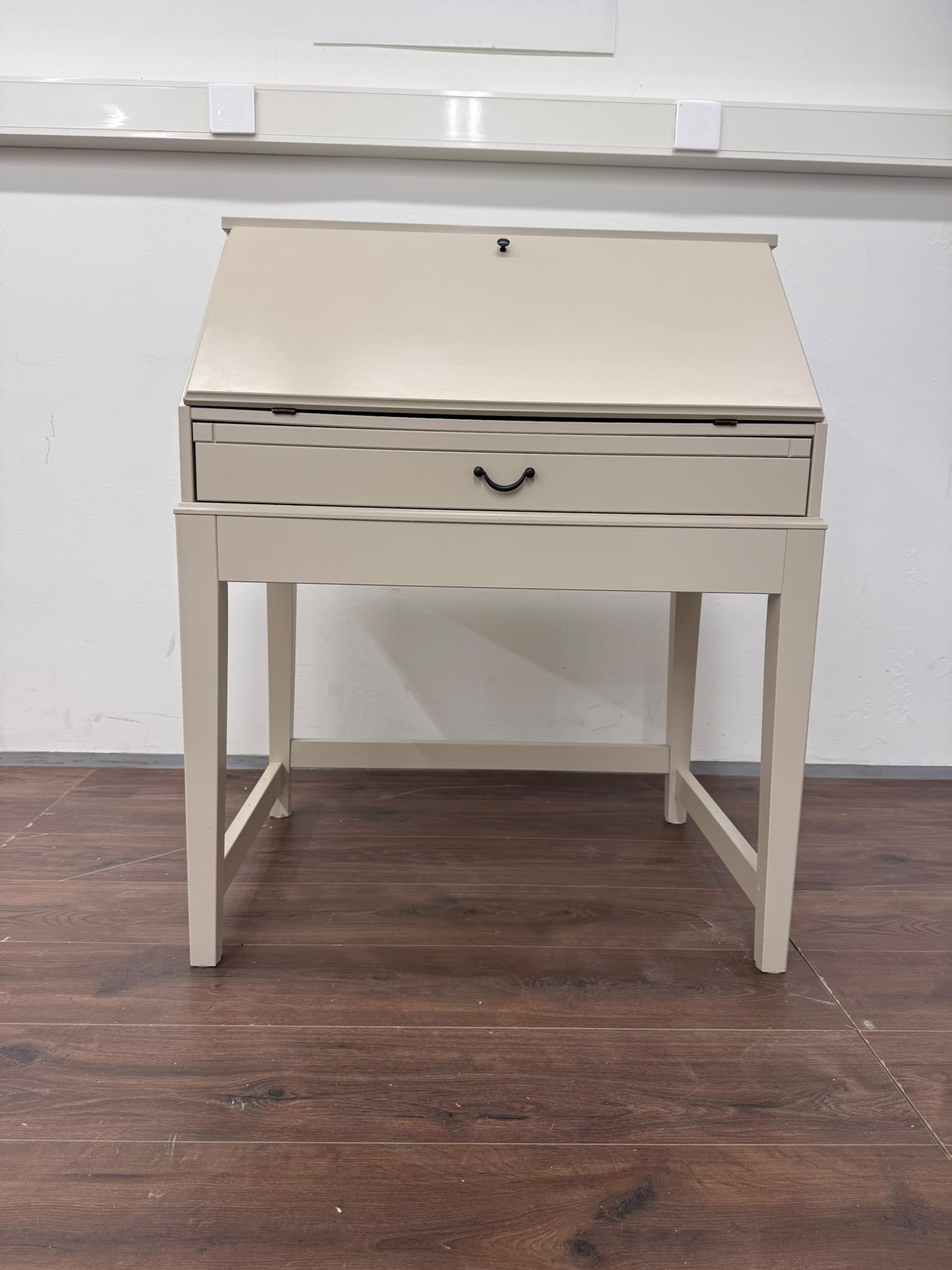 Ikea HEMNES Kirjoituspöytä 81x57 cm Kalustori