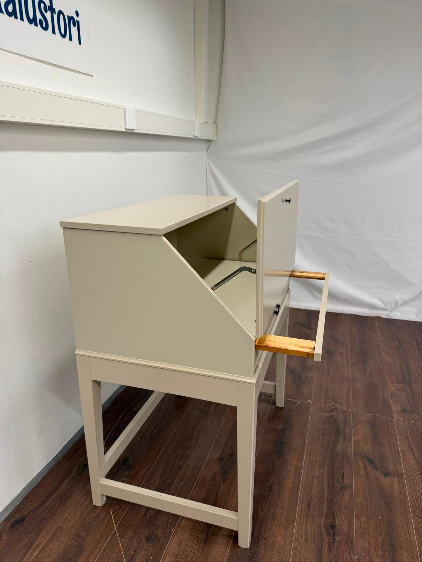 Ikea HEMNES Kirjoituspöytä 81x57 cm Kalustori