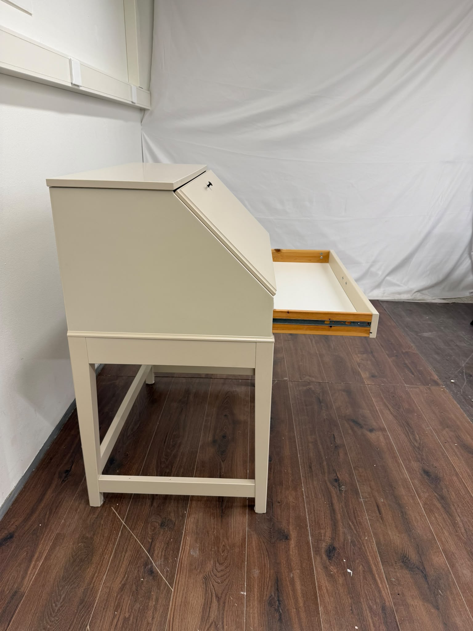 Ikea HEMNES Kirjoituspöytä 81x57 cm Kalustori