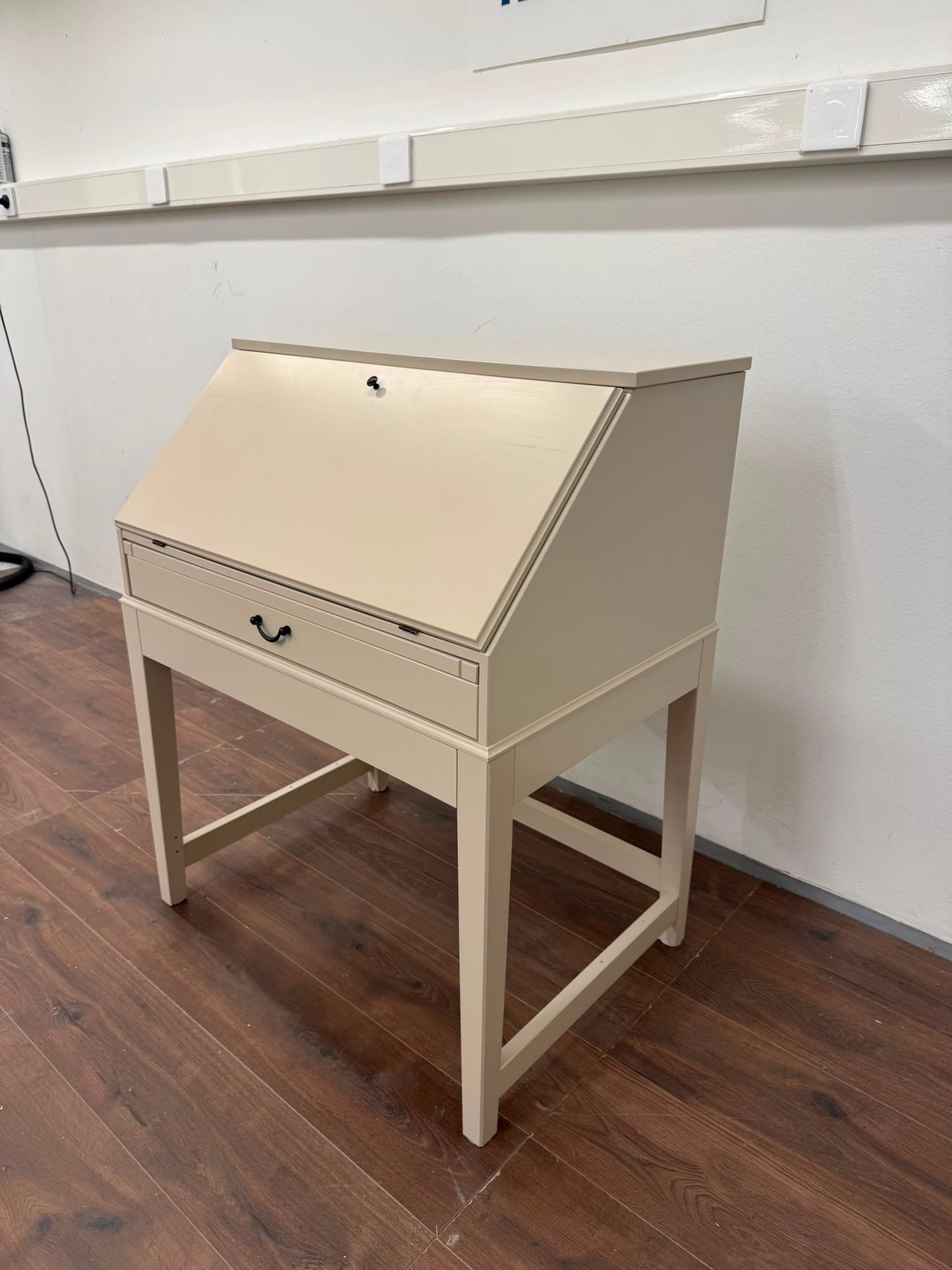 Ikea HEMNES Kirjoituspöytä 81x57 cm Kalustori